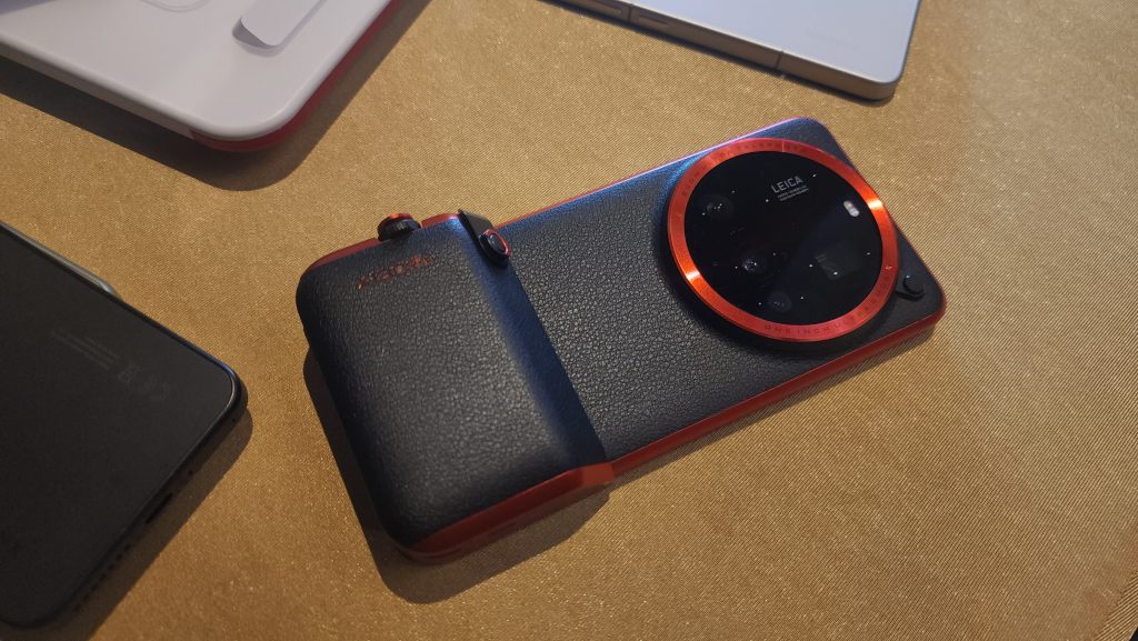 Xiaomi 15 Ultra 配合 Leica 相機套件