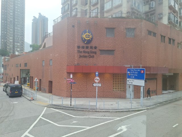 屯門市廣場投注站 香港賽馬會場外投注處 屯門市廣場第3期 六合彩頭獎投注站