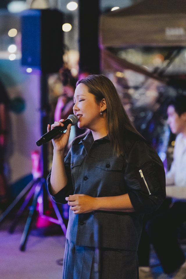 衛蘭 Janice 現身灣仔海旁 Busking 現唱 預熱11月紅館演唱會
