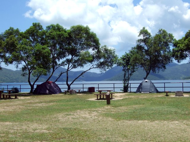 西貢西郊野公園灣仔南營地綠草如茵全景