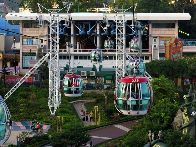 香港海洋公園登山纜車與園區實景