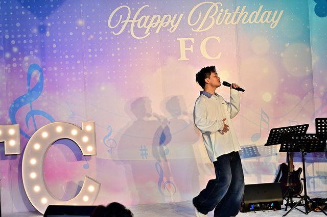 譚輝智於生日會現場真誠獻唱專屬歌單