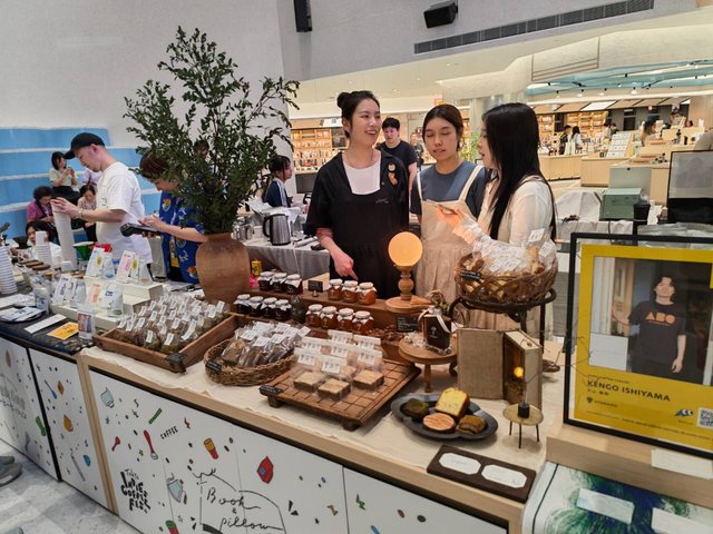 本地特色品牌 Book & Pillow 精緻手工甜點與溫馨陳列