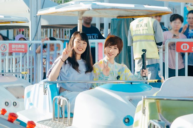 小魏魏嘉瑩 與歌迷玩碰碰車