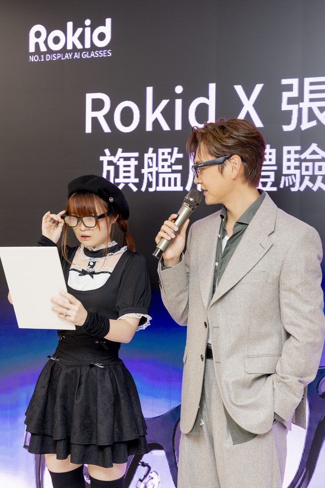 張振朗體驗店內無人自助與機械臂取貨流程